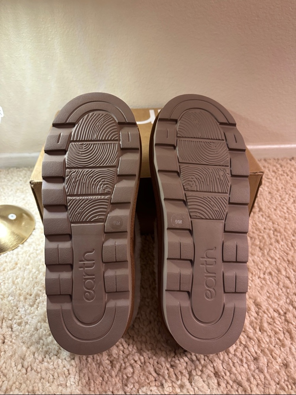Earth medium brown slippers cozy and comfy. Size 9 - Picture 6 of 7